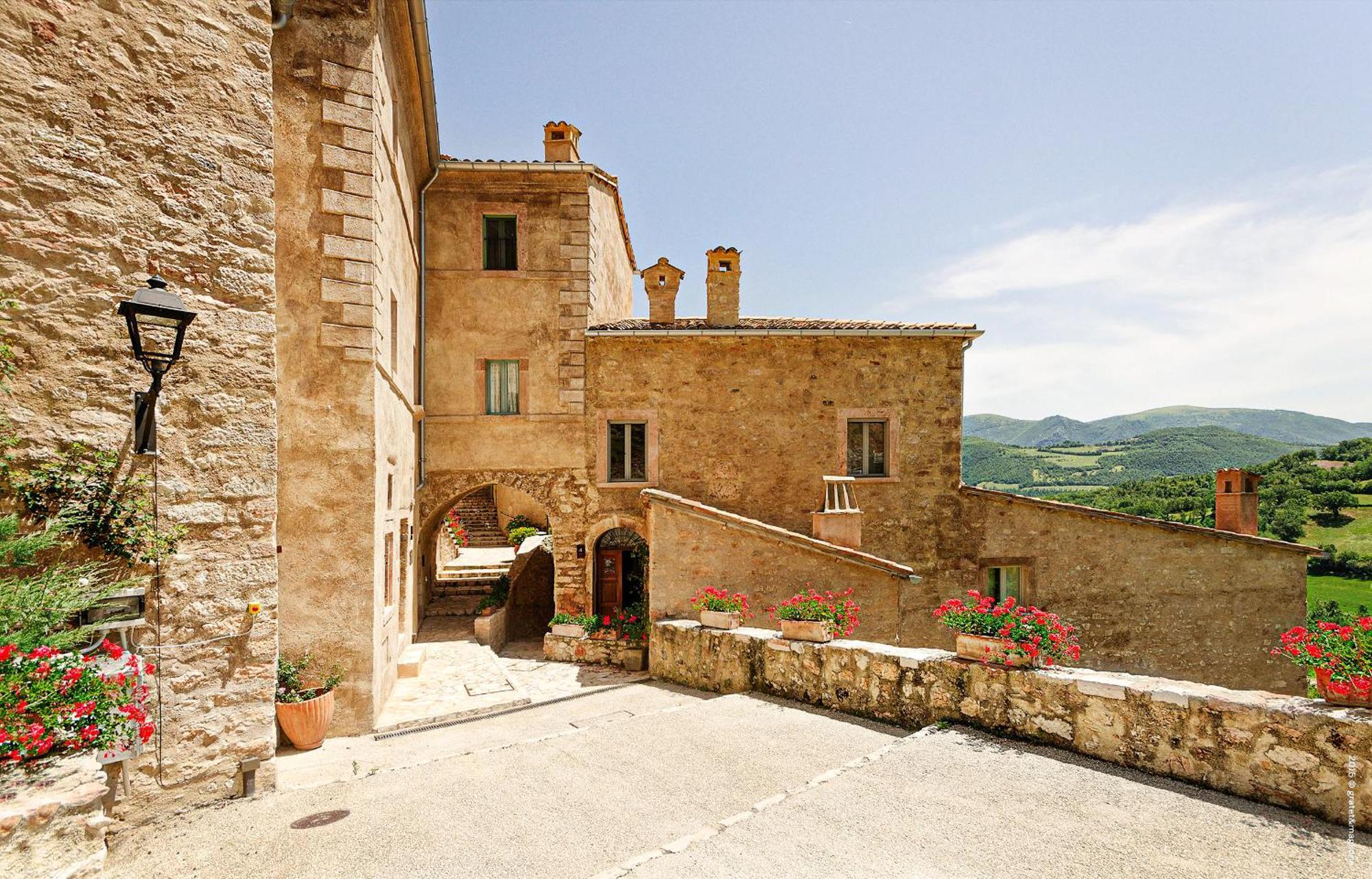 Castello Di Postignano Relais Hotell Sellano Exteriör bild