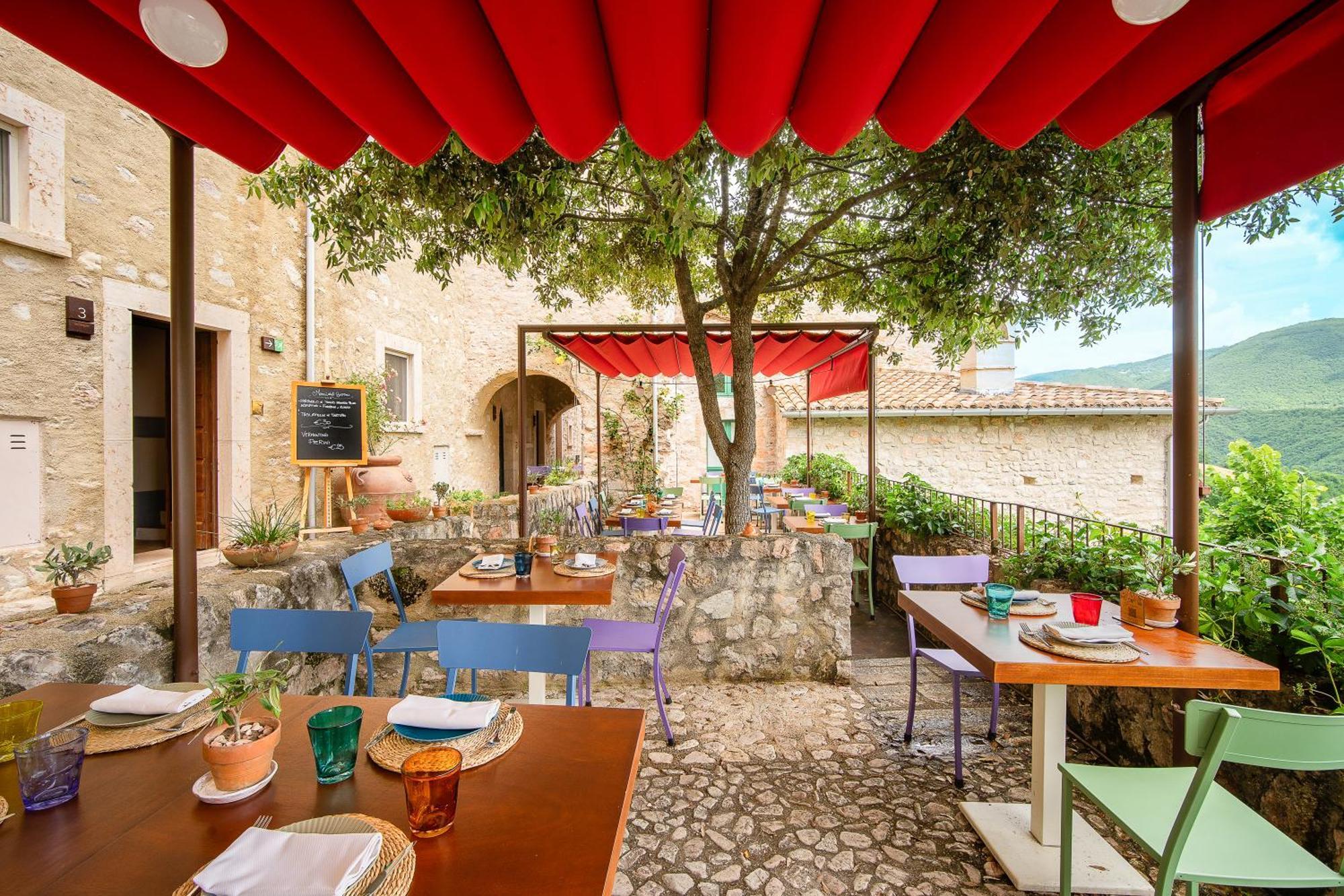 Castello Di Postignano Relais Hotell Sellano Exteriör bild