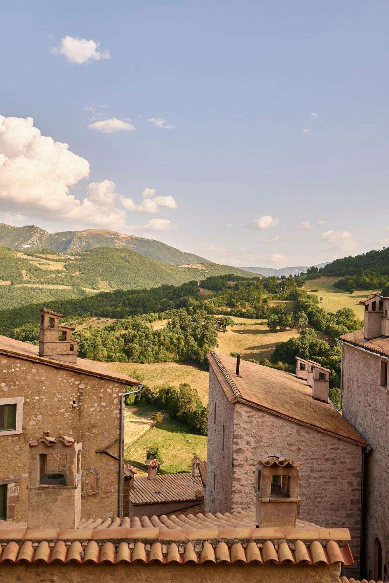 Castello Di Postignano Relais Hotell Sellano Exteriör bild